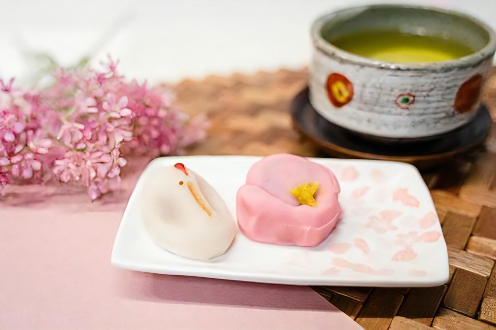 デザート　桜と鶴の可愛い春の和菓子の写真